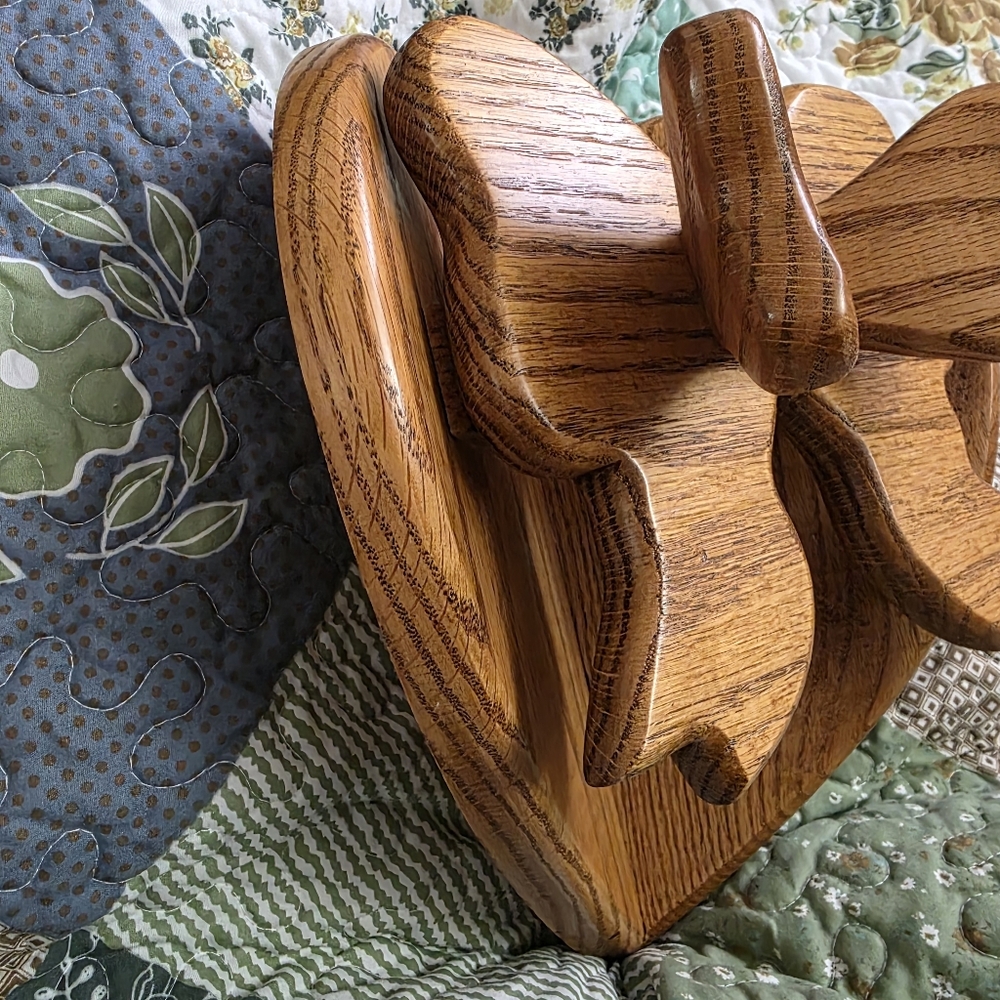 Vintage Solid Oak Bow & Heart Corner Quilt Display Hanger - Picture 5 of 14